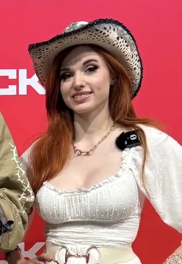 Amouranth слив фото