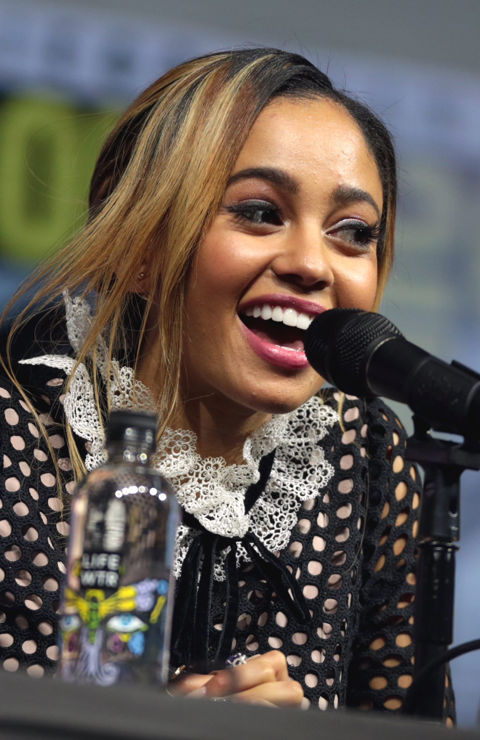 Vanessa Morgan слив фото