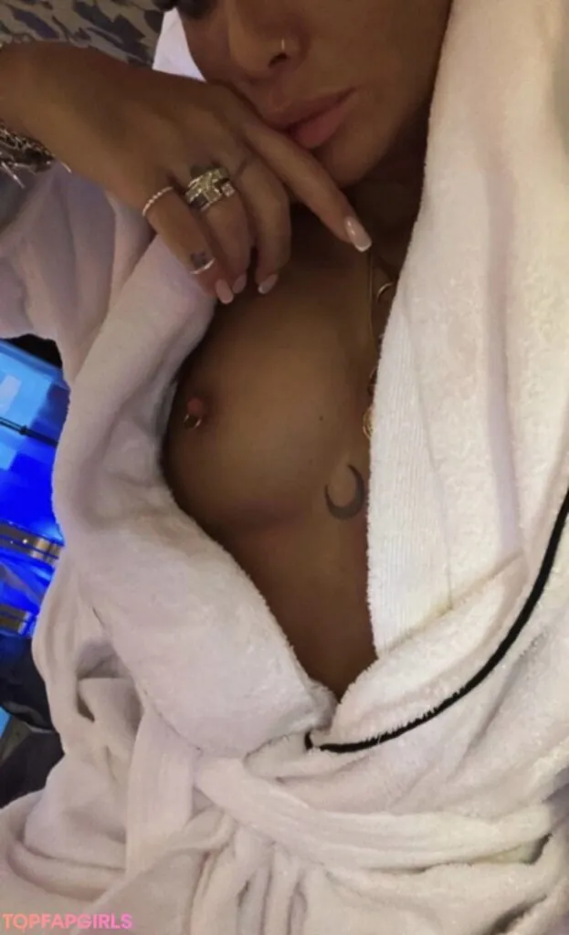 Айза Долматова OnlyFans слив фото 21 21-30 лет 2026
