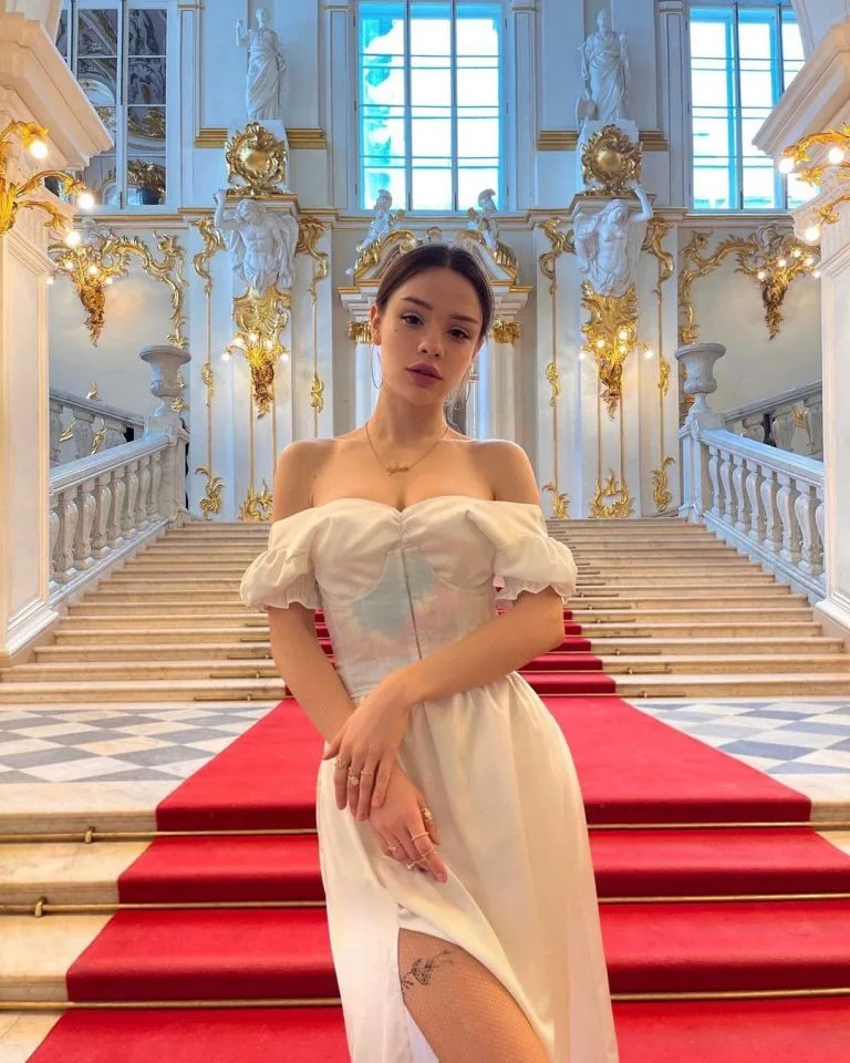 Маша Вэй (Maria Way) OnlyFans фото