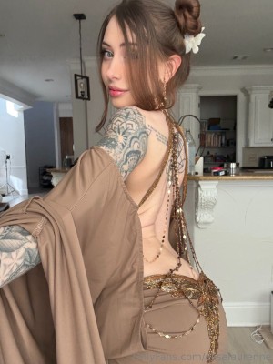Elise Laurenne OnlyFans фото