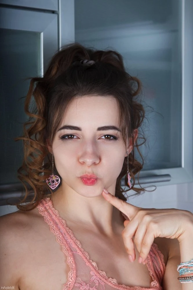 Ella Mira