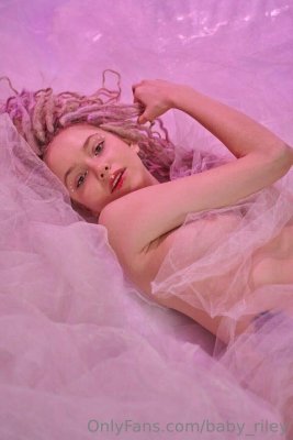 Baby Riley OnlyFans фото