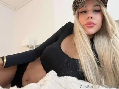 Bellastar OnlyFans фото