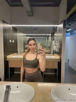 Blair Pikky OnlyFans фото