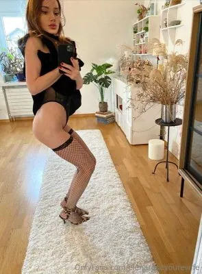 Elena Frey OnlyFans фото