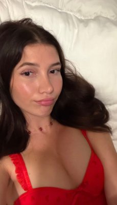 Ellie Vandeel OnlyFans фото