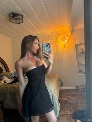 Emma Kotos OnlyFans фото