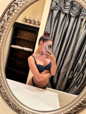 Gigi Papasavvas OnlyFans фото