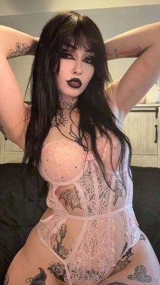 Hotgothmilf OnlyFans фото