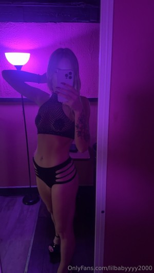 Lilbabyyyy2000 OnlyFans фото