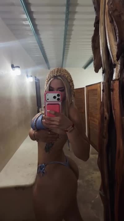 Maria Julissa OnlyFans фото
