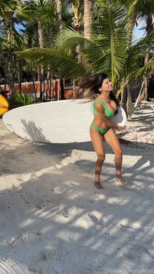 Mia Khalifa OnlyFans фото