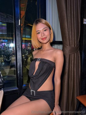 Queenie 18 OnlyFans слив фото 17 OnlyFans 2026