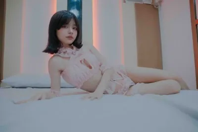 Shayri May OnlyFans фото