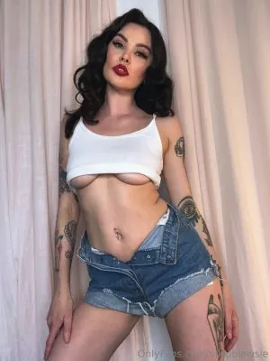 Vikki Blows OnlyFans слив фото 21 OnlyFans 2026