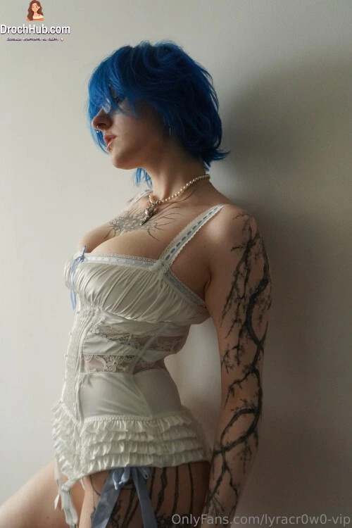 Lyra Crow / lyracr0w0 OnlyFans фото