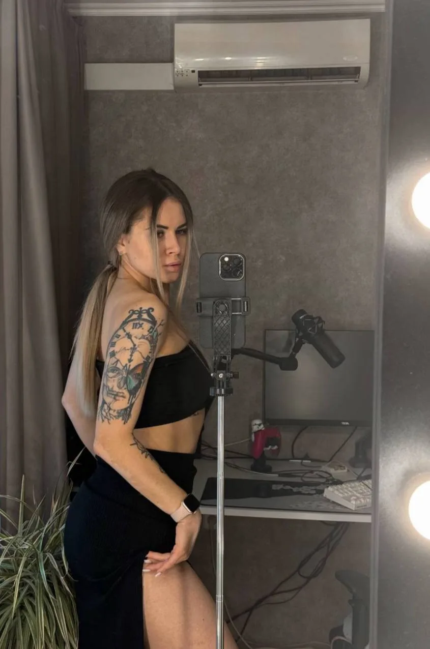 Сочная медсестра урологии фоталась г0лoй прямо в кабинете OnlyFans слив фото 18 Медсёстры 2026