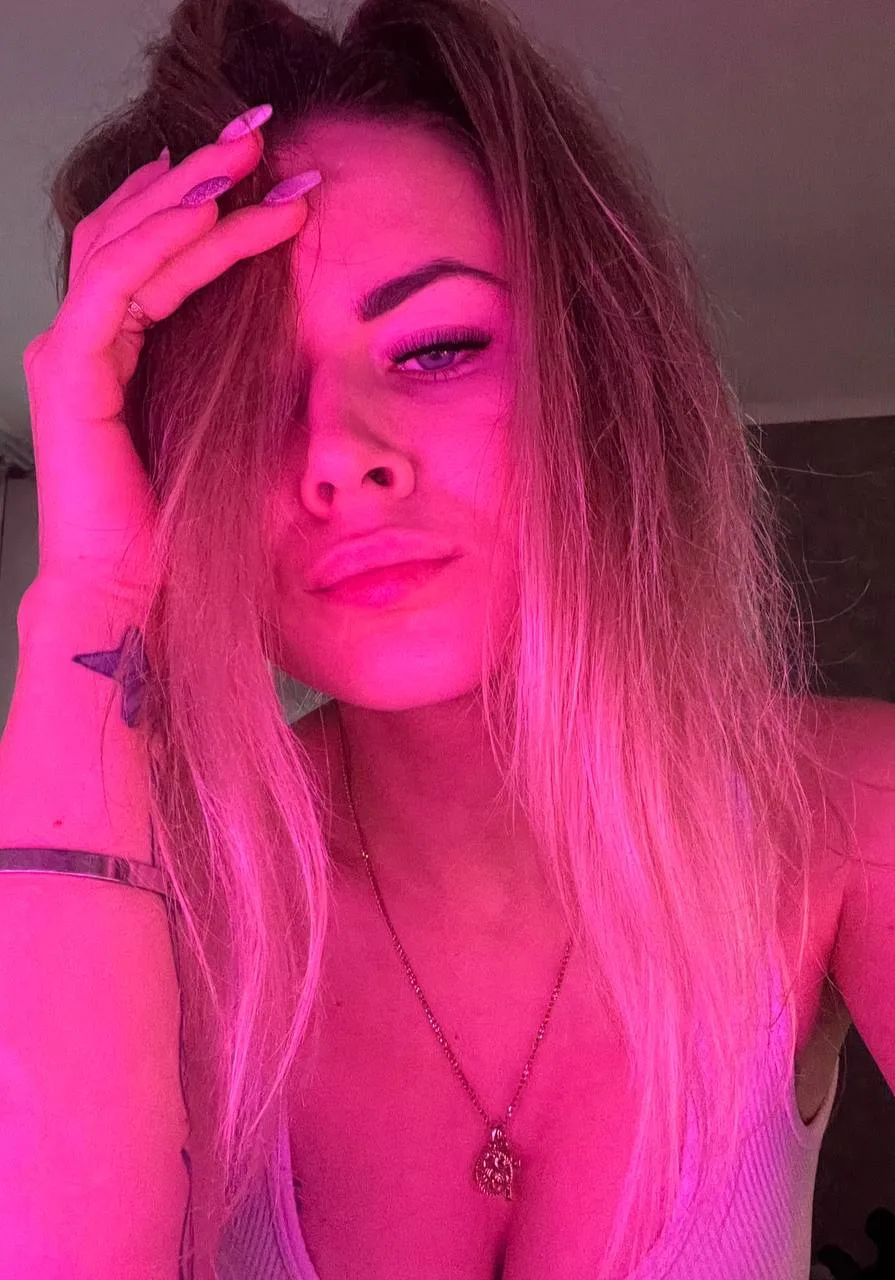 Сочная медсестра урологии фоталась г0лoй прямо в кабинете OnlyFans слив фото 22 Медсёстры 2026