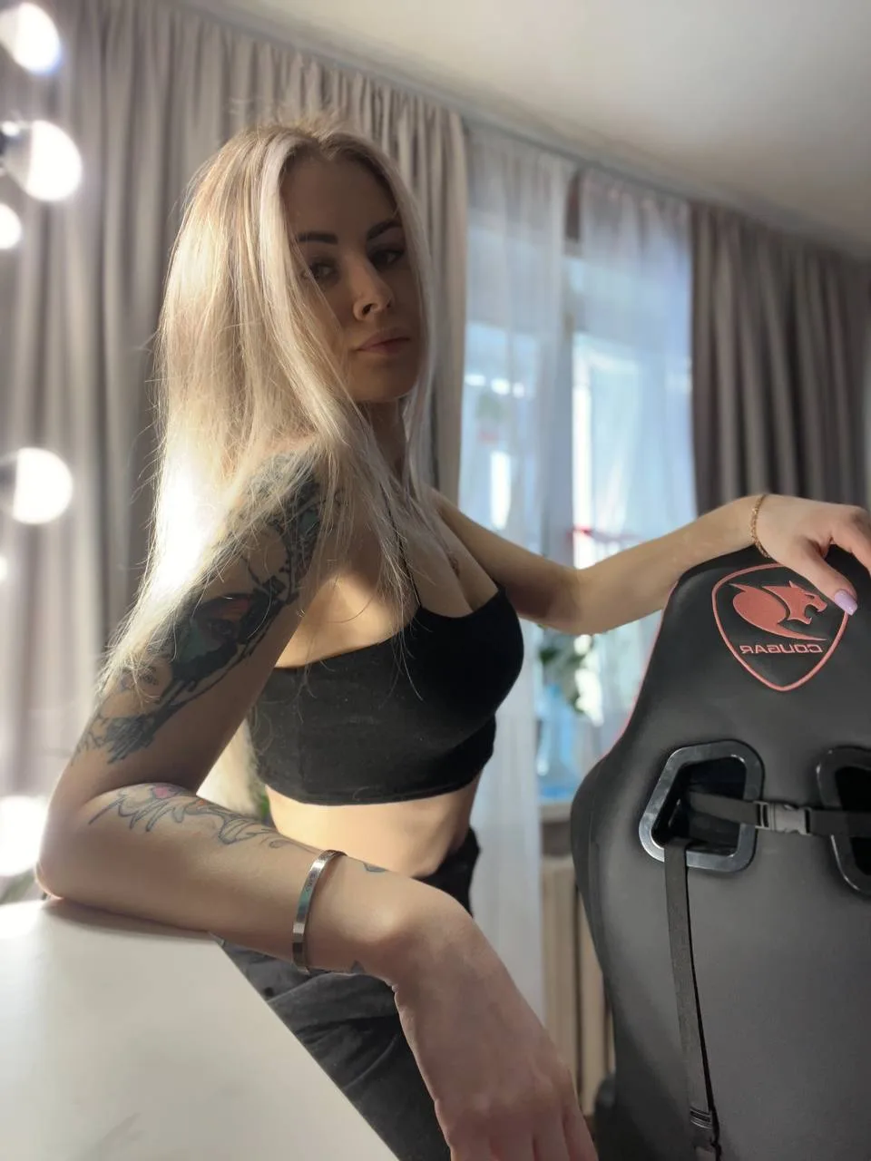 Сочная медсестра урологии фоталась г0лoй прямо в кабинете OnlyFans слив фото 23 Медсёстры 2026