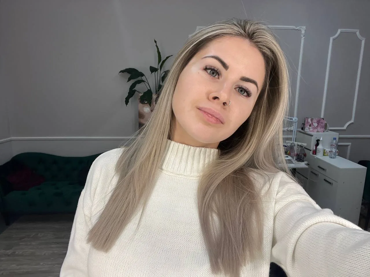 Сочная медсестра урологии фоталась г0лoй прямо в кабинете OnlyFans слив фото 51 Медсёстры 2026
