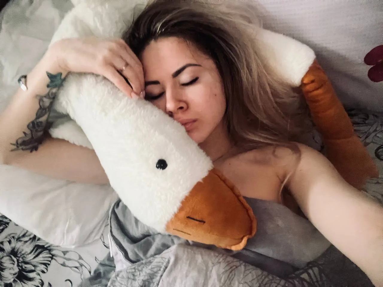 Сочная медсестра урологии фоталась г0лoй прямо в кабинете OnlyFans слив фото 53 Медсёстры 2026