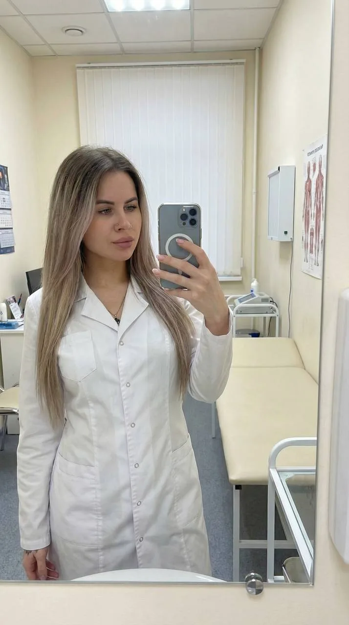 Сочная медсестра урологии фоталась г0лoй прямо в кабинете OnlyFans слив фото 55 Медсёстры 2026