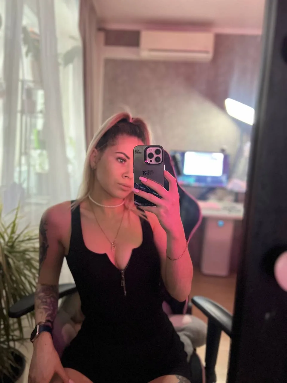 Сочная медсестра урологии фоталась г0лoй прямо в кабинете OnlyFans фото