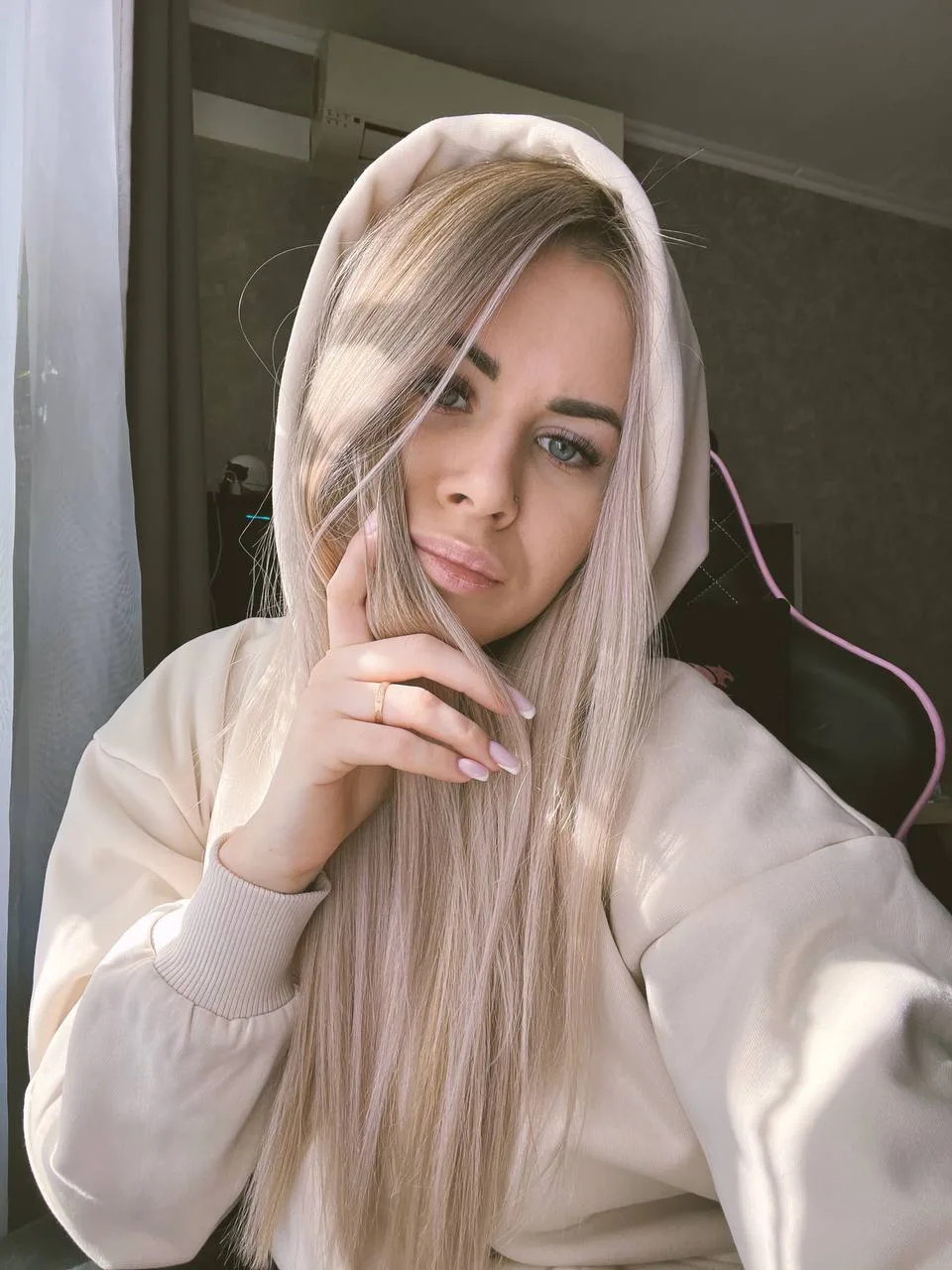 Сочная медсестра урологии фоталась г0лoй прямо в кабинете OnlyFans фото