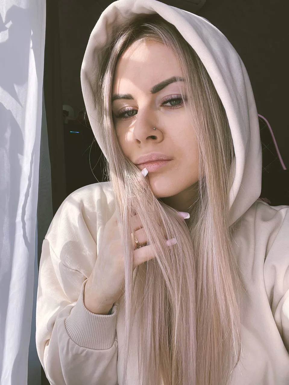 Сочная медсестра урологии фоталась г0лoй прямо в кабинете OnlyFans фото