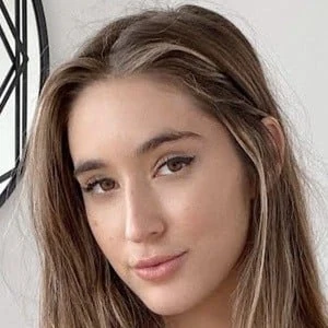 Natalie Roush продолжает сливать горячие фото в OnlyFans