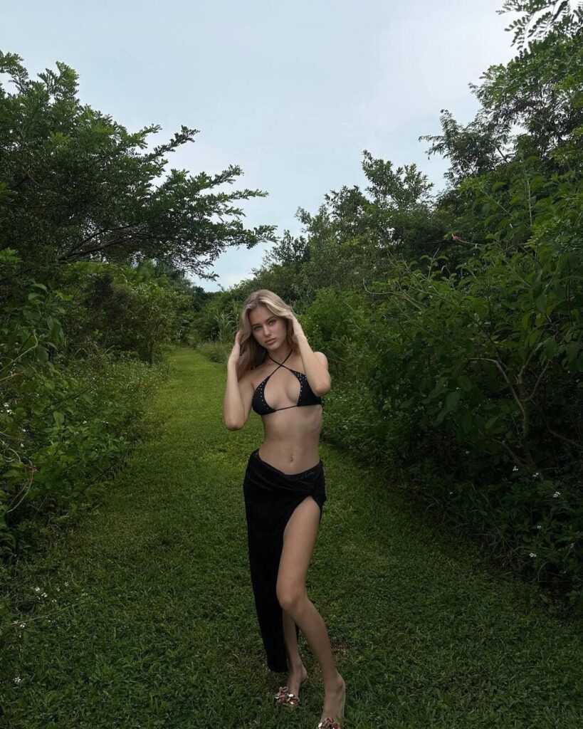 Слив Арина Савастру OnlyFans фото