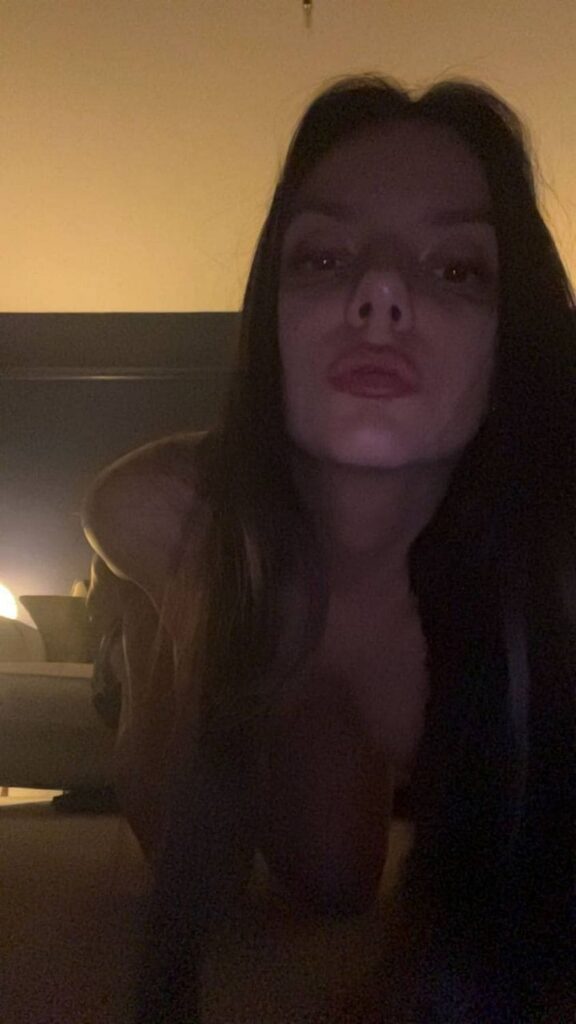 Слив Дафни Кин OnlyFans фото