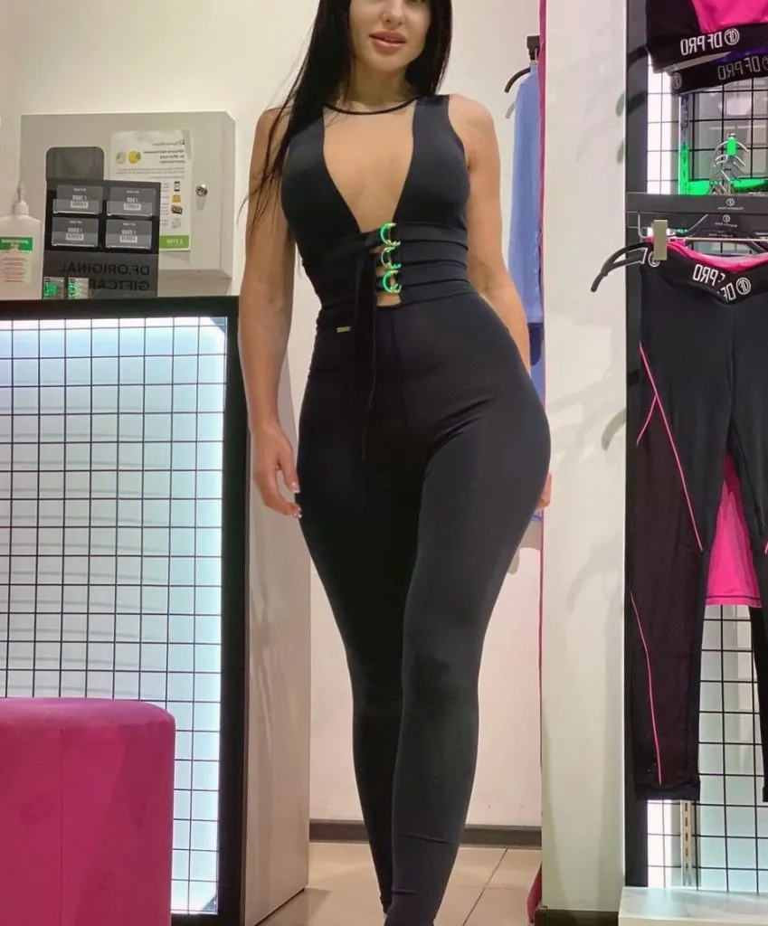 Слив Demidova Helenka OnlyFans слив фото 7 В бикини 2026