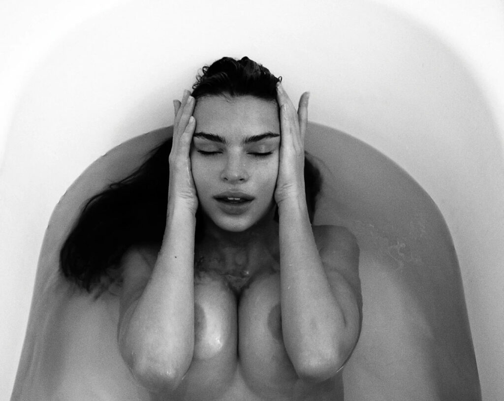 Слив Emily Ratajkowski OnlyFans фото