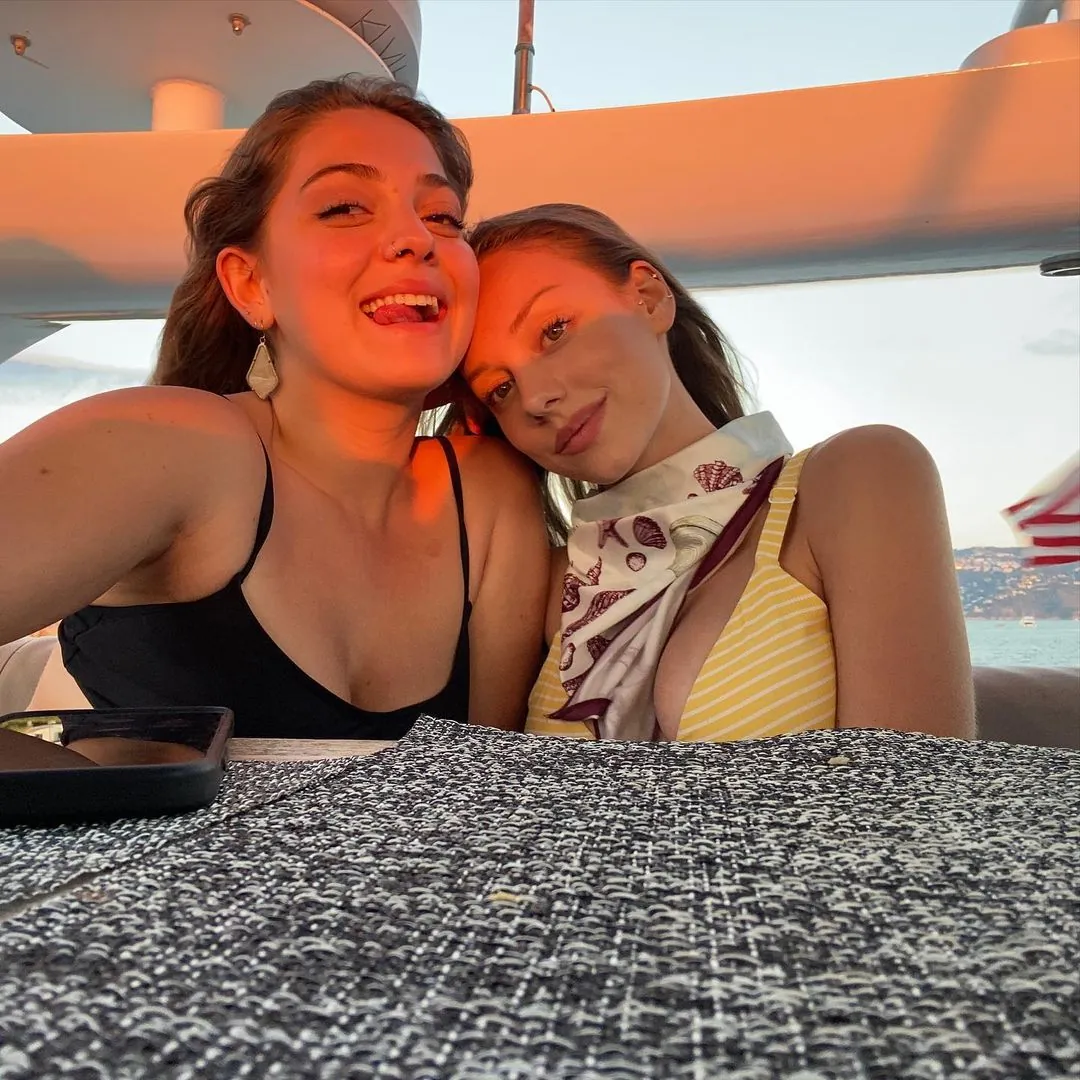 Слив Эстер Экспосито OnlyFans фото
