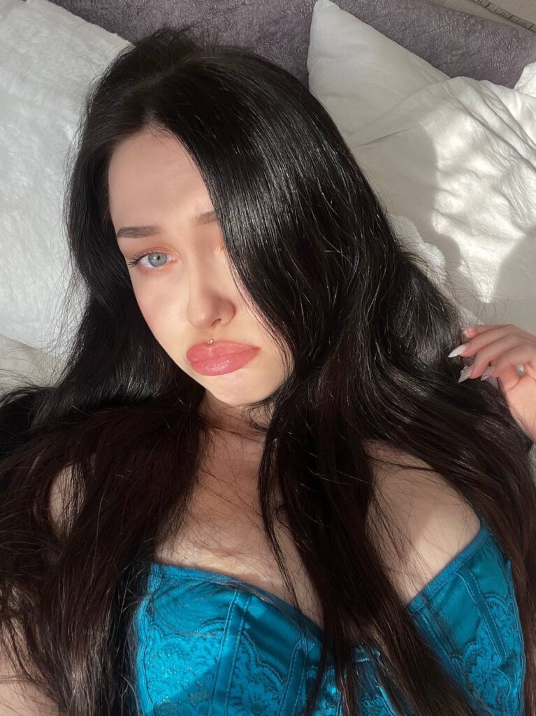 Слив Girlwalkingonfire (Юлия Юрасова) OnlyFans фото