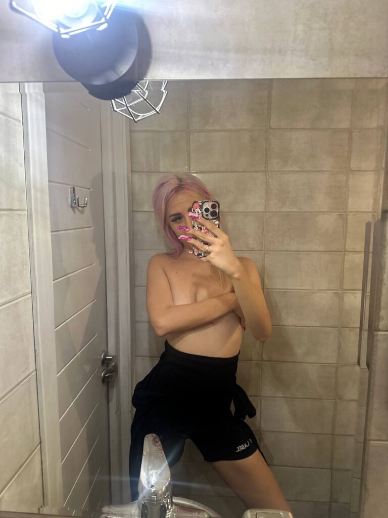 Слив Кенели Сайкс OnlyFans фото