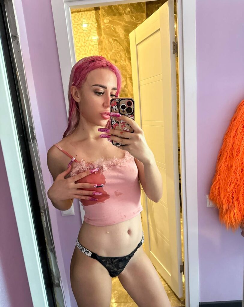 Слив Кенели Сайкс OnlyFans фото