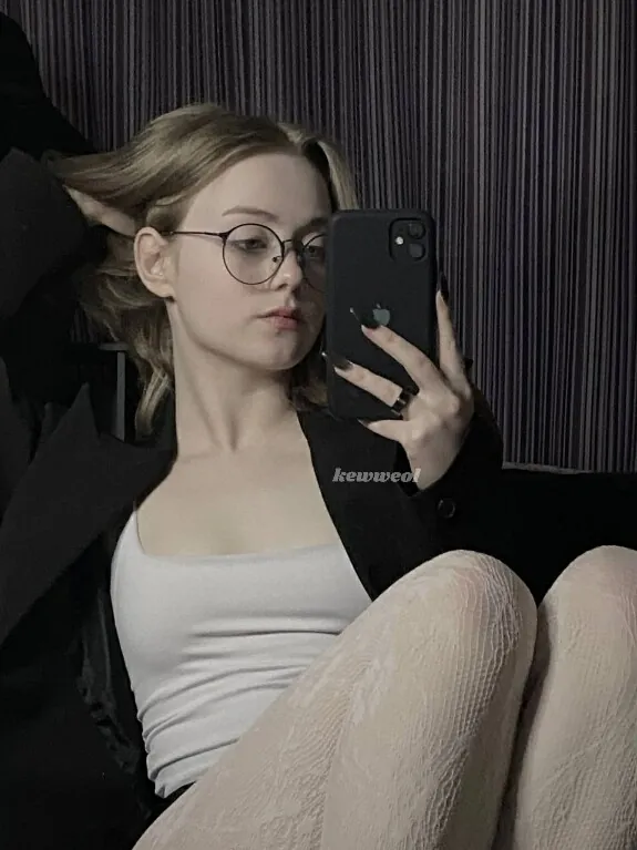 Слив Kewweol (Vwemor) OnlyFans слив фото 9 Aesthetic 2026