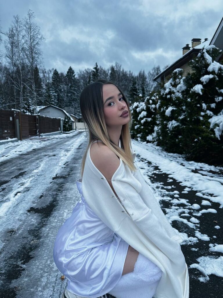 Слив Лейла Майерс (LeilaMiers) OnlyFans фото