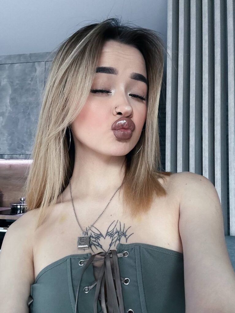 Слив Лейла Майерс (LeilaMiers) OnlyFans фото