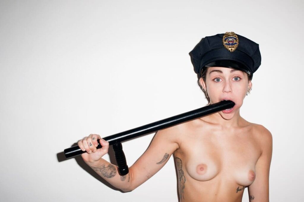 Слив Майли Сайрус (Miley Cyrus) OnlyFans слив фото 3 Актрисы 2026
