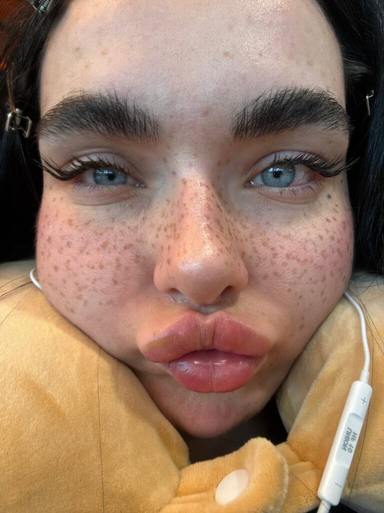 Слив Zusje (Камила Смогулецкая) OnlyFans слив фото 7 OnlyFans 2026