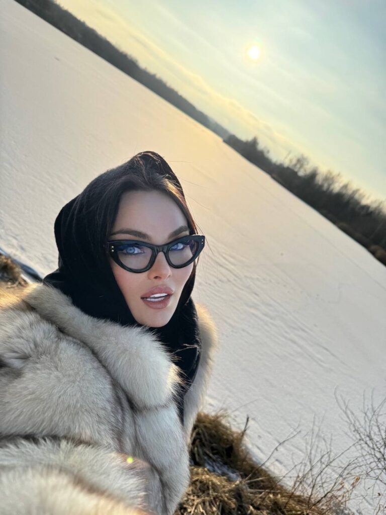 Слив Zusje (Камила Смогулецкая) OnlyFans слив фото 19 OnlyFans 2026