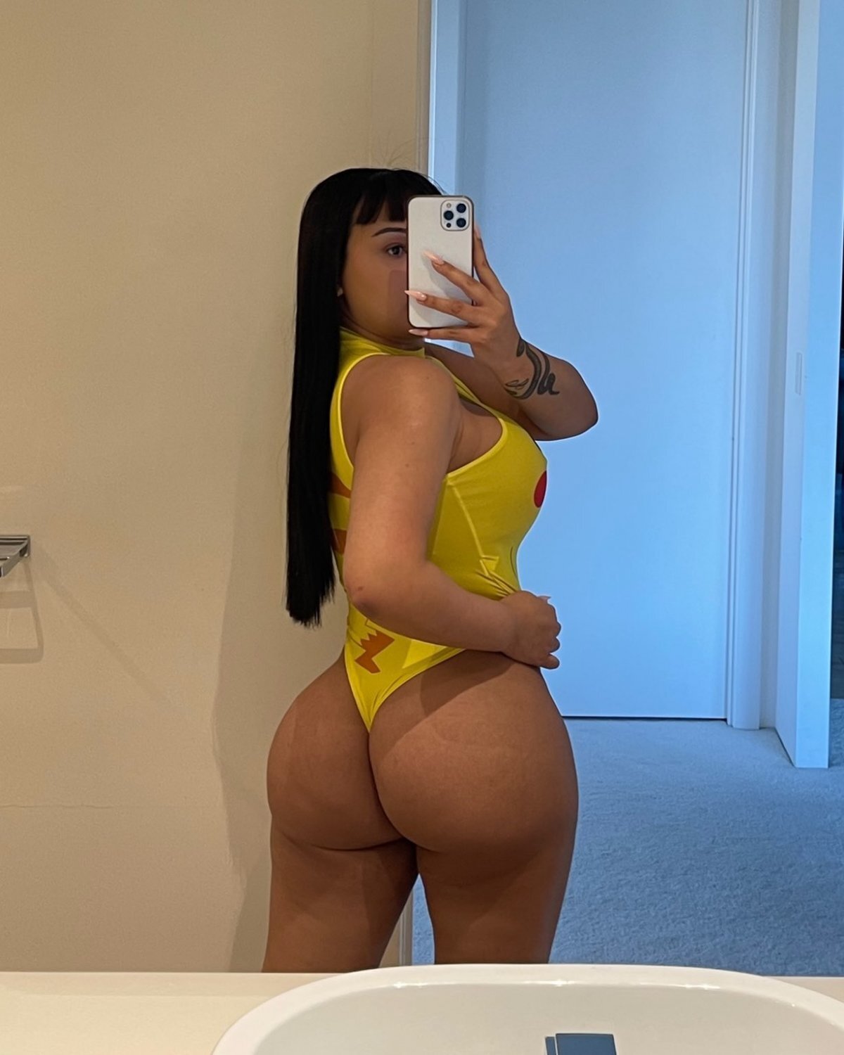 Томи Ортега (Tommi Ortega) OnlyFans фото