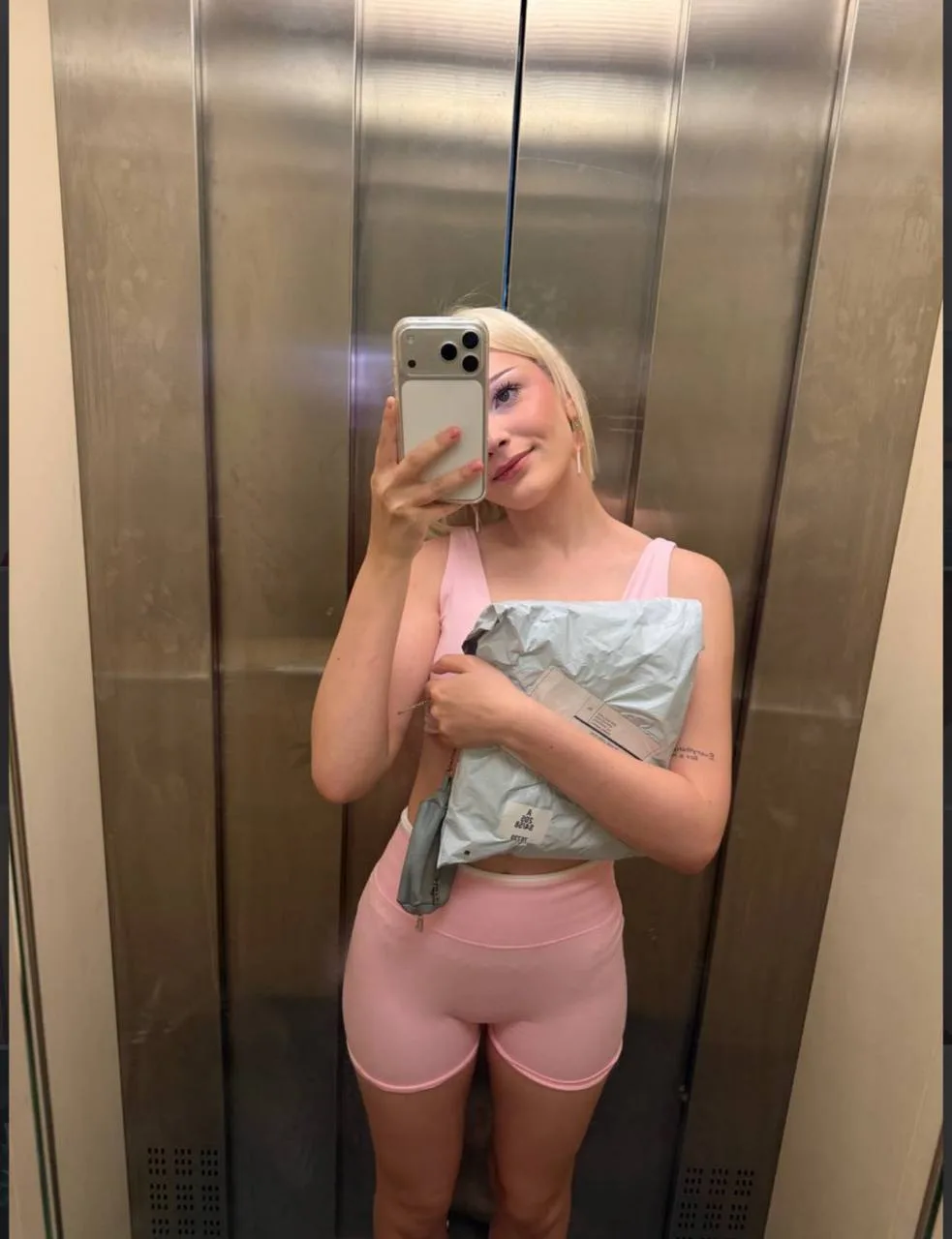 Esenia Barbie OnlyFans фото