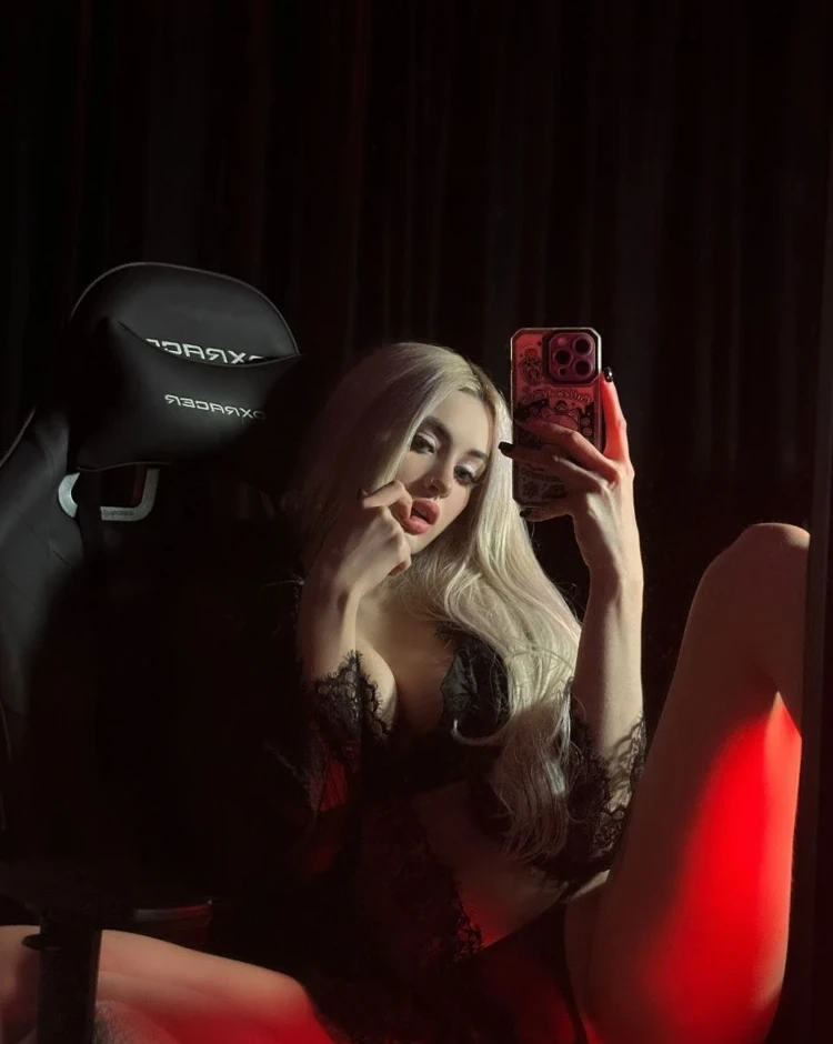 Морана Батори OnlyFans слив фото 40 Блогерши 2026