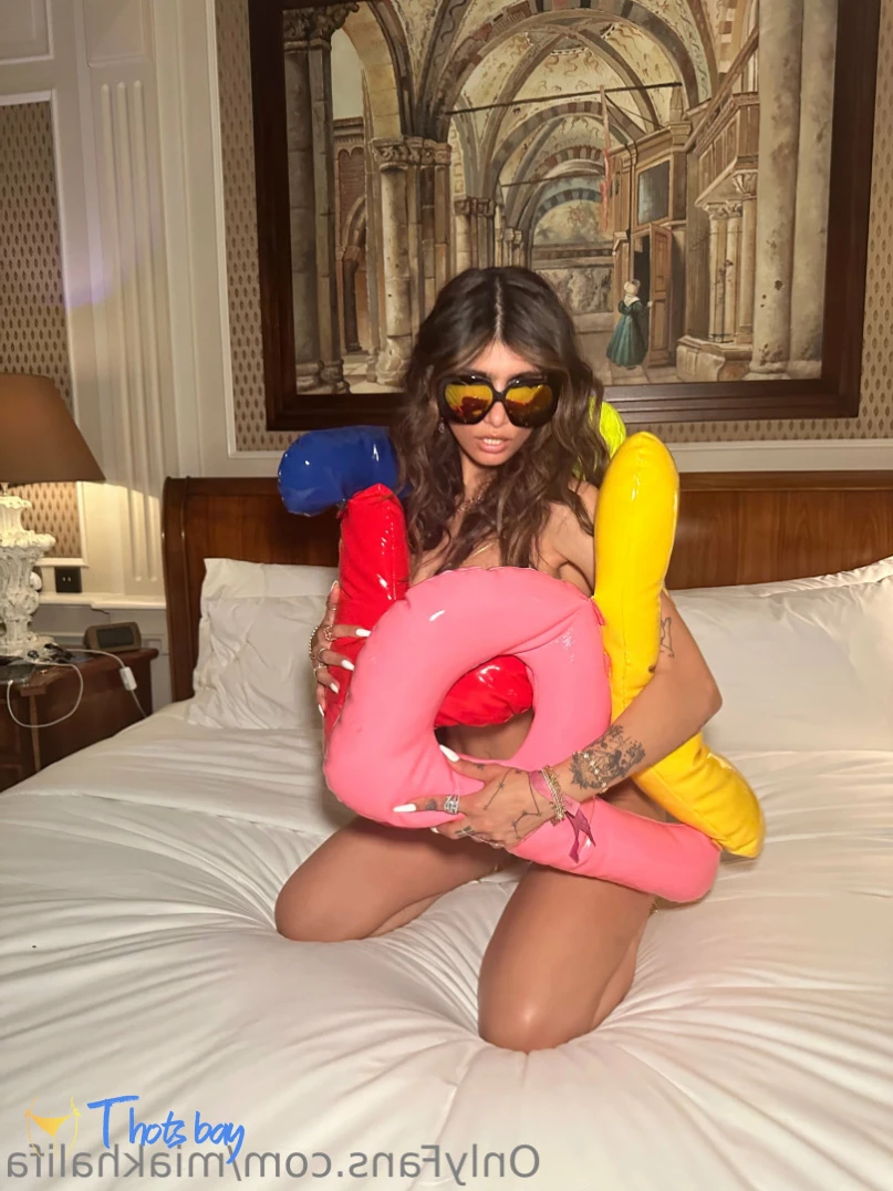 Mia K. OnlyFans фото