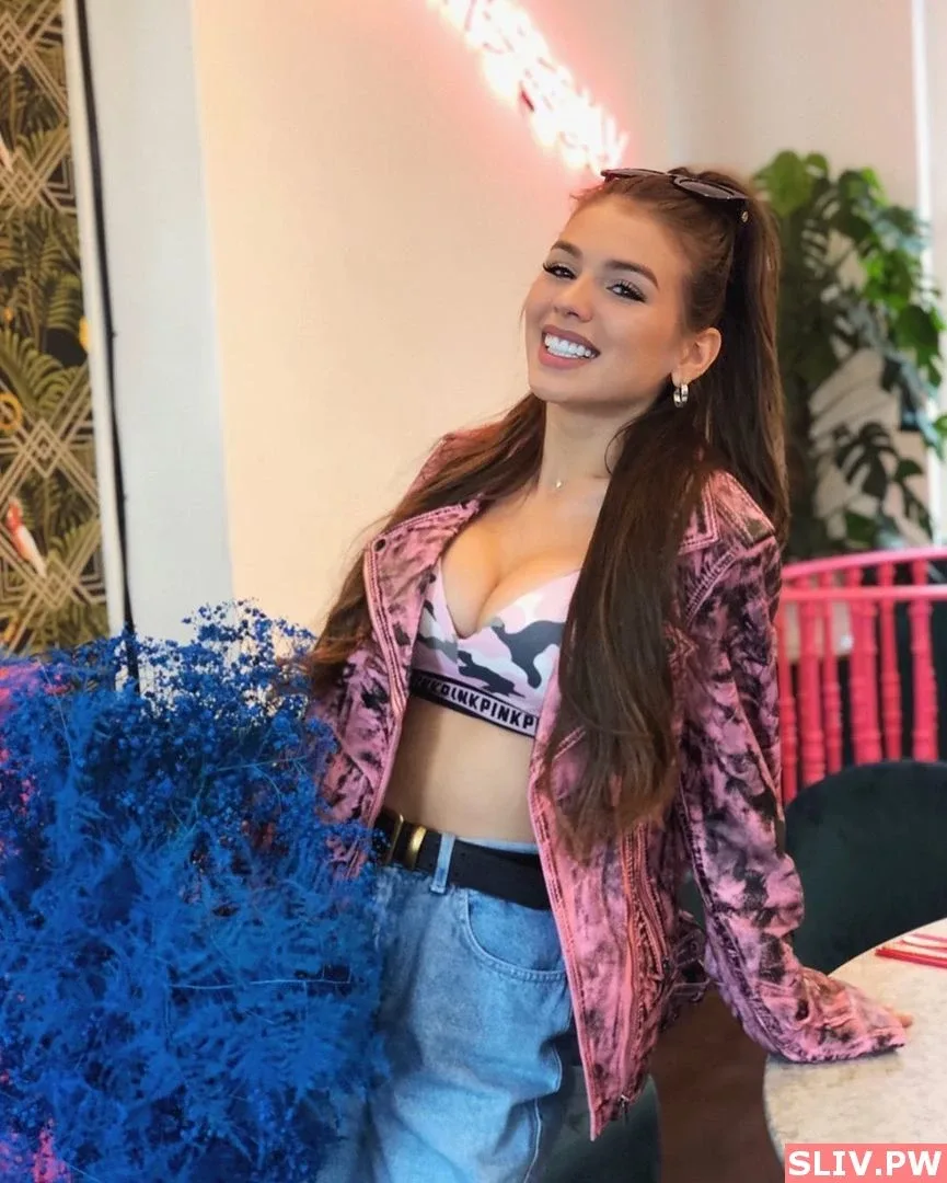 Люся Чеботина OnlyFans фото